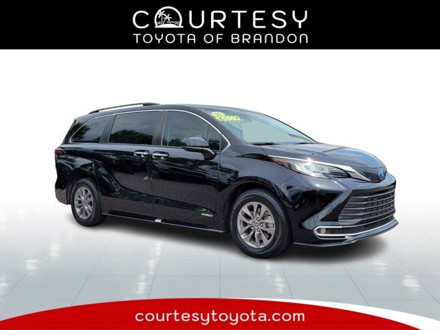 2021 Toyota Sienna XLE