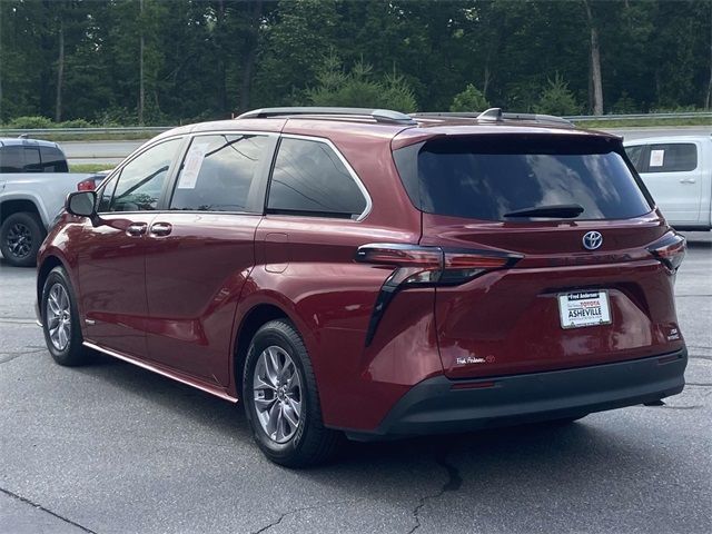 2021 Toyota Sienna XLE