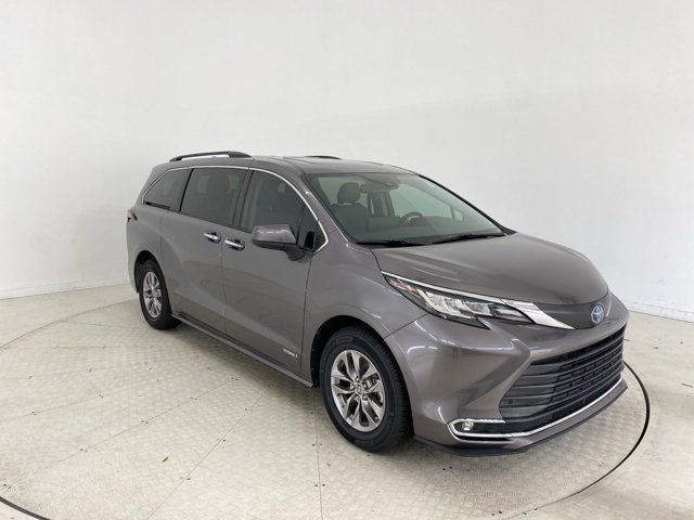 2021 Toyota Sienna XLE