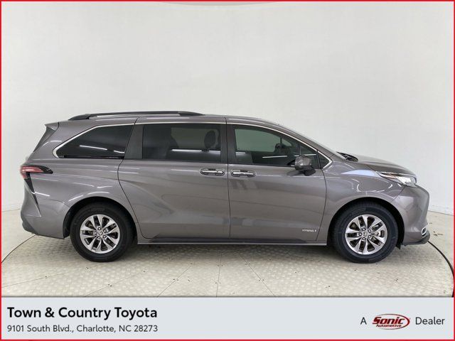 2021 Toyota Sienna XLE