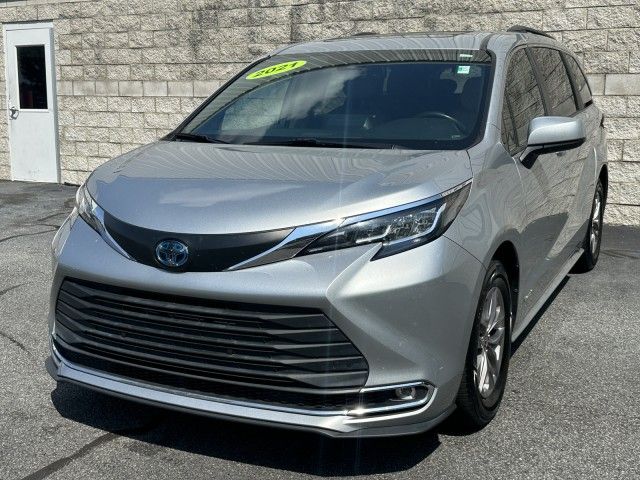 2021 Toyota Sienna XLE