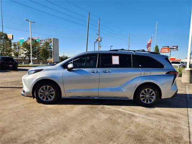 2021 Toyota Sienna XLE