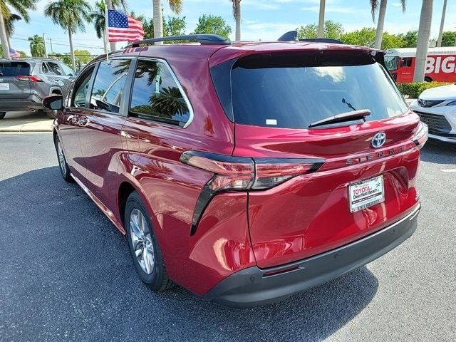 2021 Toyota Sienna XLE