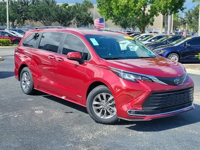 2021 Toyota Sienna XLE