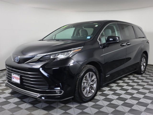 2021 Toyota Sienna XLE