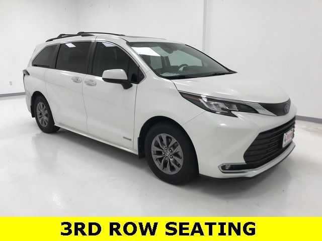 2021 Toyota Sienna XLE