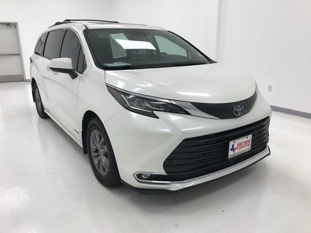 2021 Toyota Sienna XLE