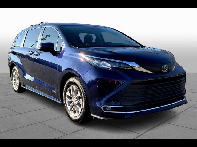 2021 Toyota Sienna XLE