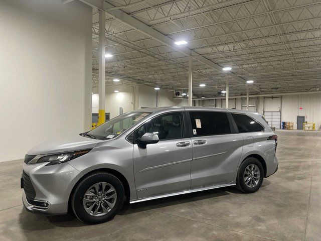 2021 Toyota Sienna XLE