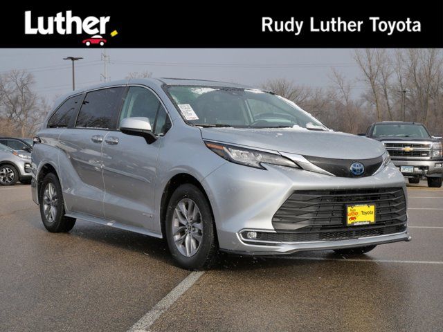 2021 Toyota Sienna XLE