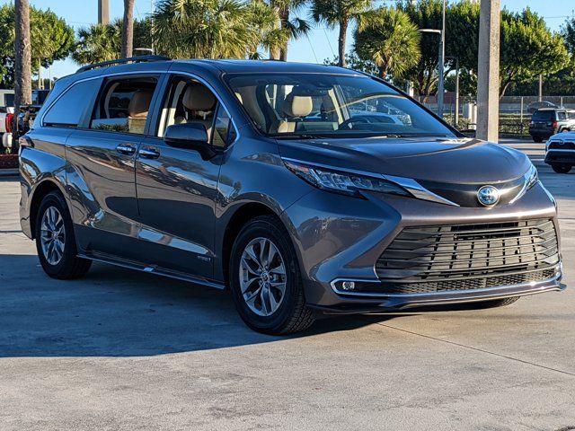 2021 Toyota Sienna XLE