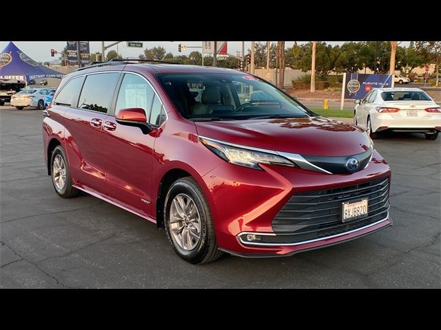 2021 Toyota Sienna XLE