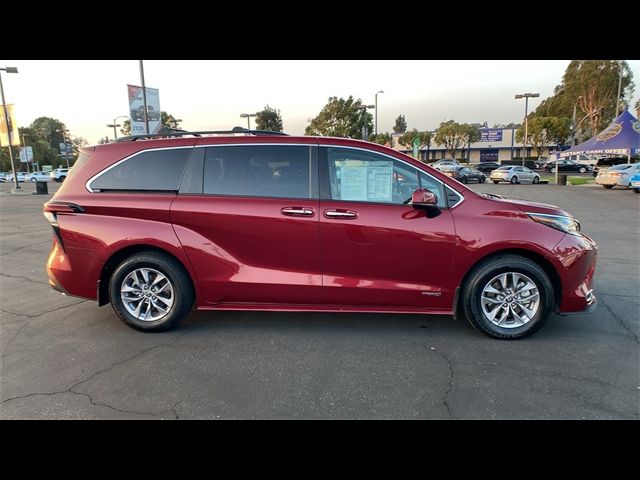 2021 Toyota Sienna XLE