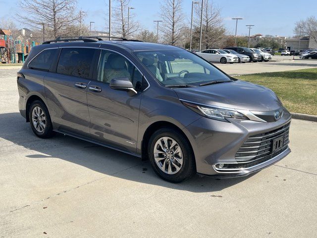 2021 Toyota Sienna XLE