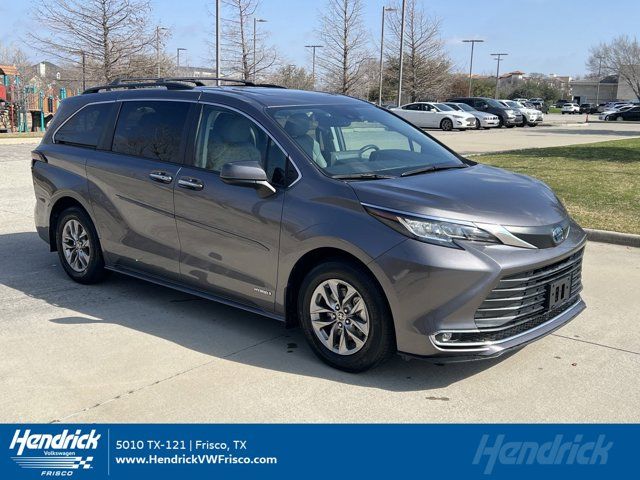 2021 Toyota Sienna XLE