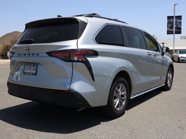 2021 Toyota Sienna XLE