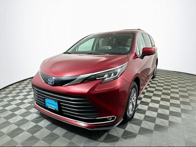 2021 Toyota Sienna XLE