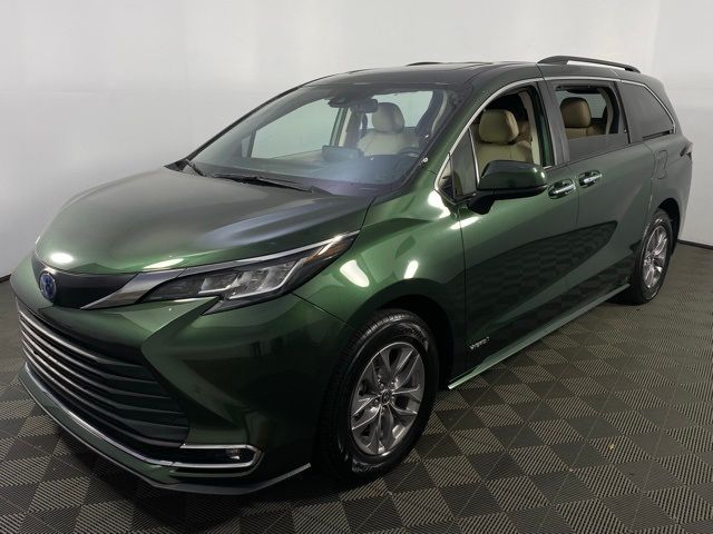 2021 Toyota Sienna XLE