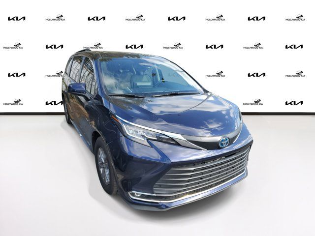 2021 Toyota Sienna XLE