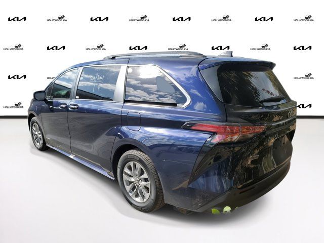 2021 Toyota Sienna XLE