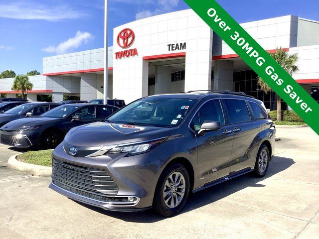 2021 Toyota Sienna XLE