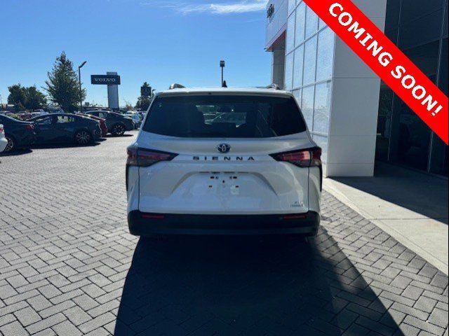 2021 Toyota Sienna XLE