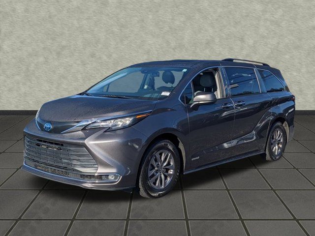 2021 Toyota Sienna XLE