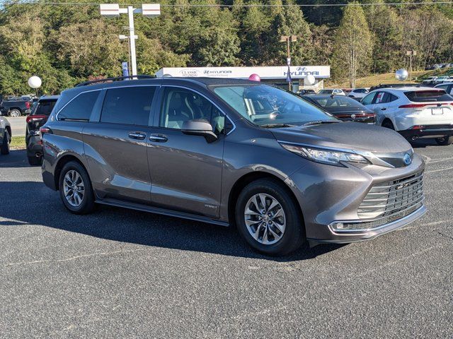 2021 Toyota Sienna XLE