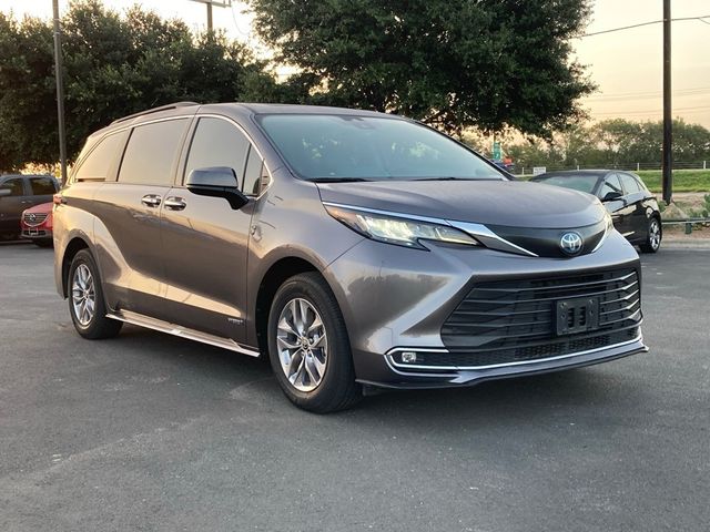 2021 Toyota Sienna XLE