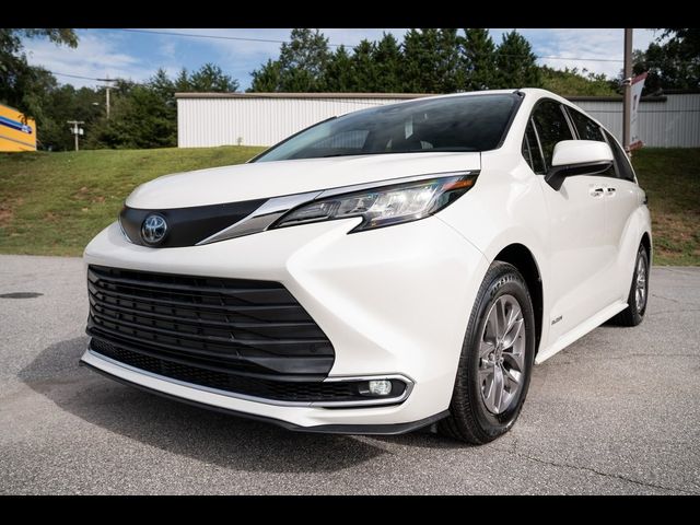 2021 Toyota Sienna XLE