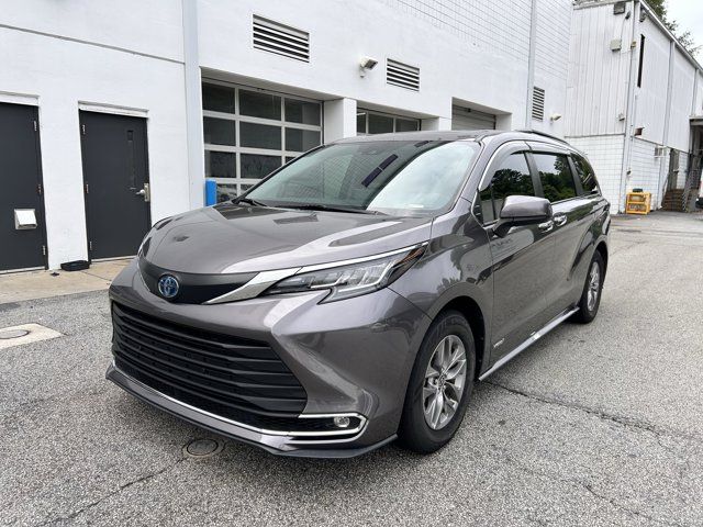 2021 Toyota Sienna XLE