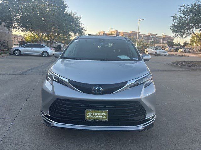 2021 Toyota Sienna XLE