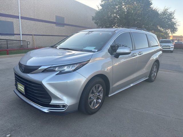 2021 Toyota Sienna XLE