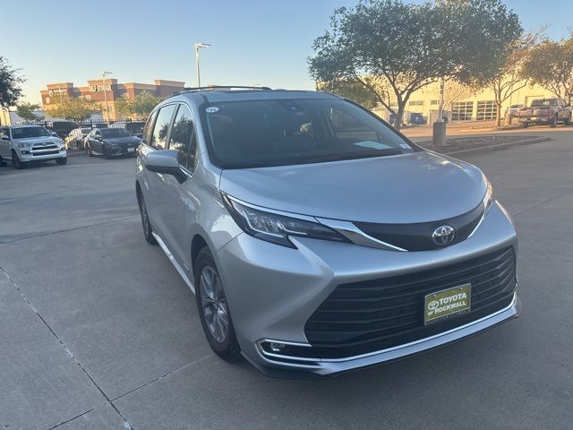 2021 Toyota Sienna XLE