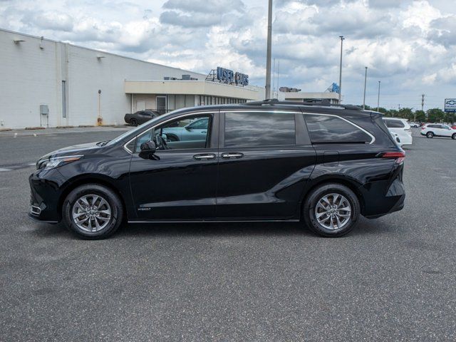 2021 Toyota Sienna XLE