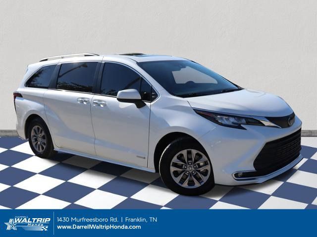 2021 Toyota Sienna XLE