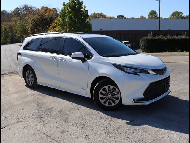 2021 Toyota Sienna XLE