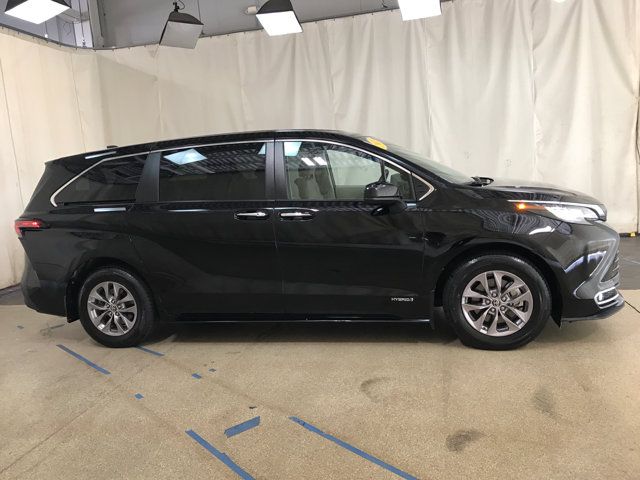 2021 Toyota Sienna XLE