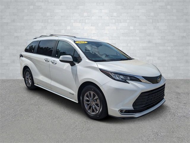 2021 Toyota Sienna XLE