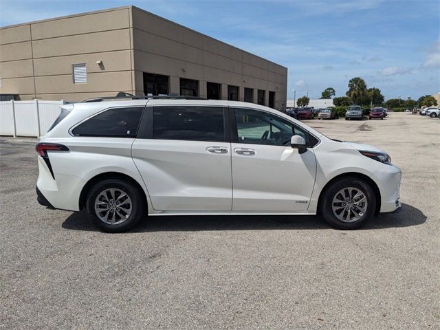 2021 Toyota Sienna XLE