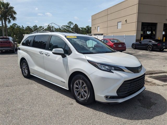 2021 Toyota Sienna XLE