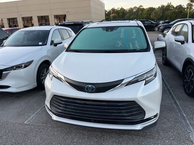 2021 Toyota Sienna XLE