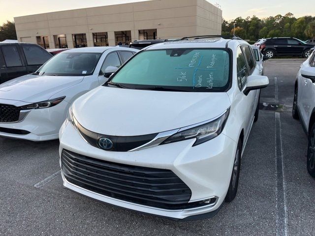 2021 Toyota Sienna XLE