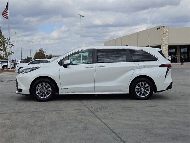 2021 Toyota Sienna XLE