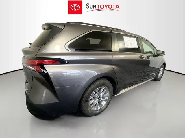 2021 Toyota Sienna XLE