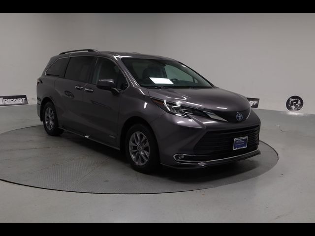 2021 Toyota Sienna XLE