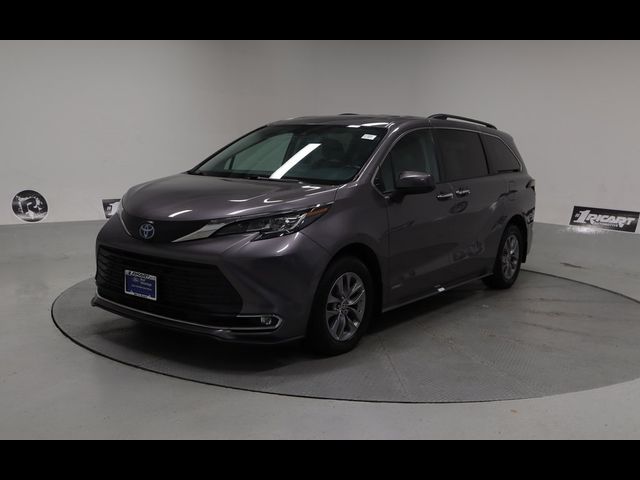 2021 Toyota Sienna XLE