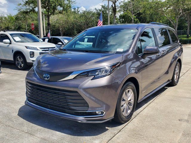 2021 Toyota Sienna XLE