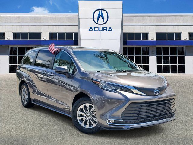 2021 Toyota Sienna XLE