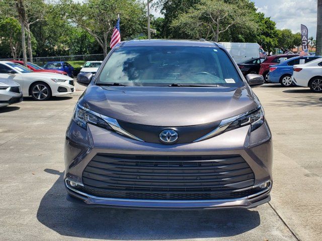 2021 Toyota Sienna XLE